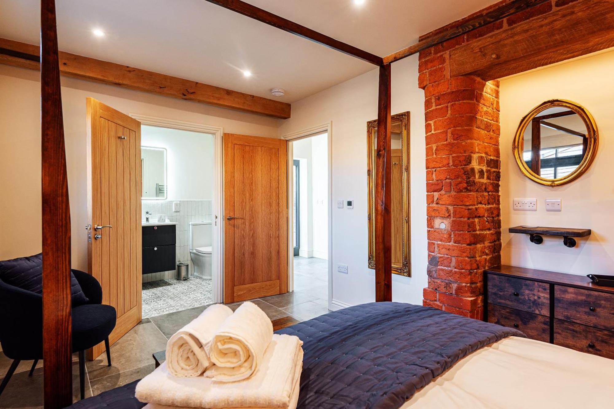 Pigeon House - Unique Barn With Private Garden, Hot Tub And Wood Burner Villa Shrewsbury Bagian luar foto