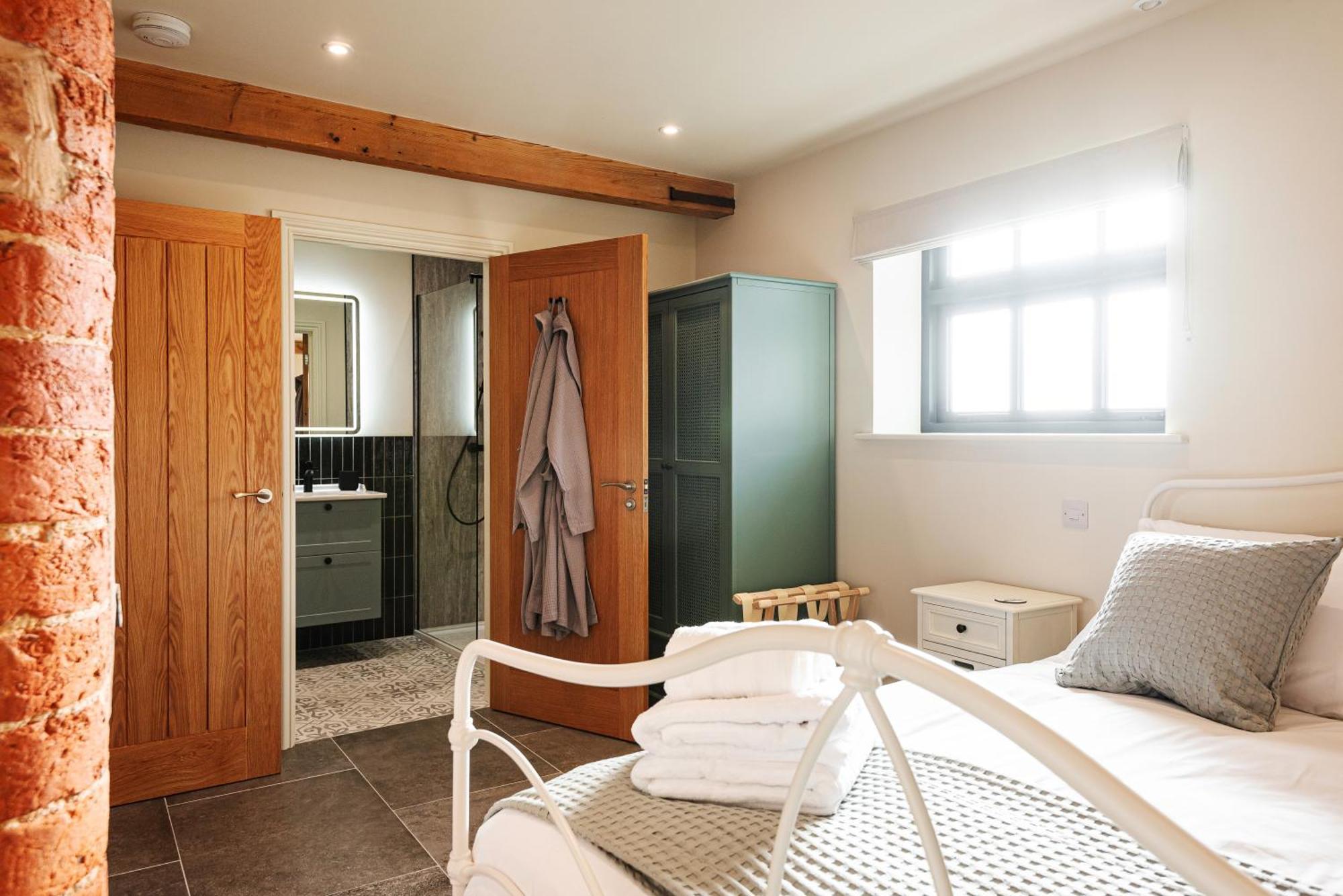 Pigeon House - Unique Barn With Private Garden, Hot Tub And Wood Burner Villa Shrewsbury Bagian luar foto