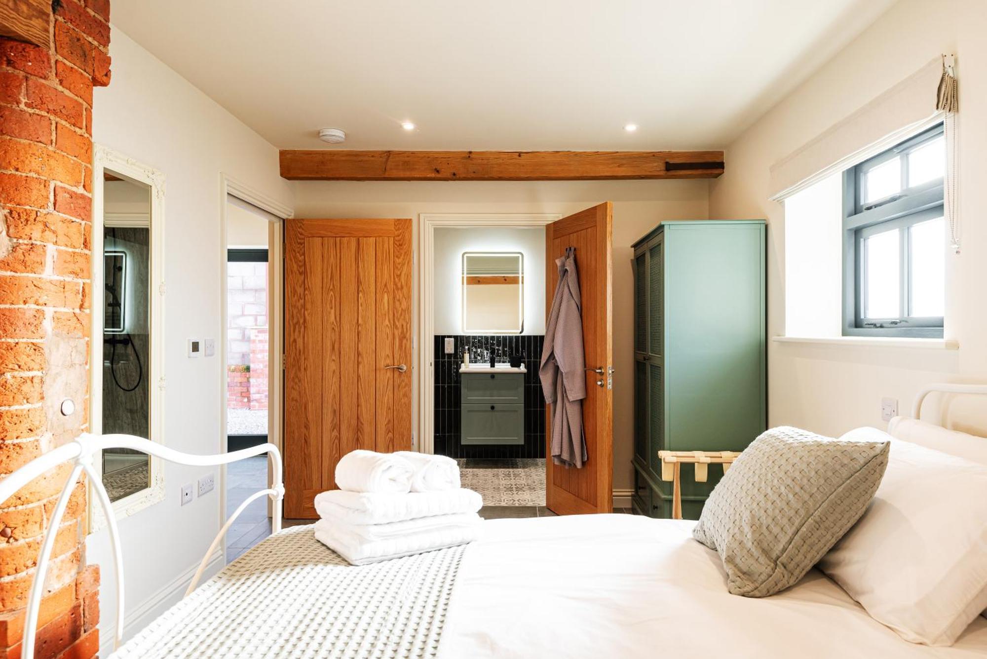 Pigeon House - Unique Barn With Private Garden, Hot Tub And Wood Burner Villa Shrewsbury Bagian luar foto