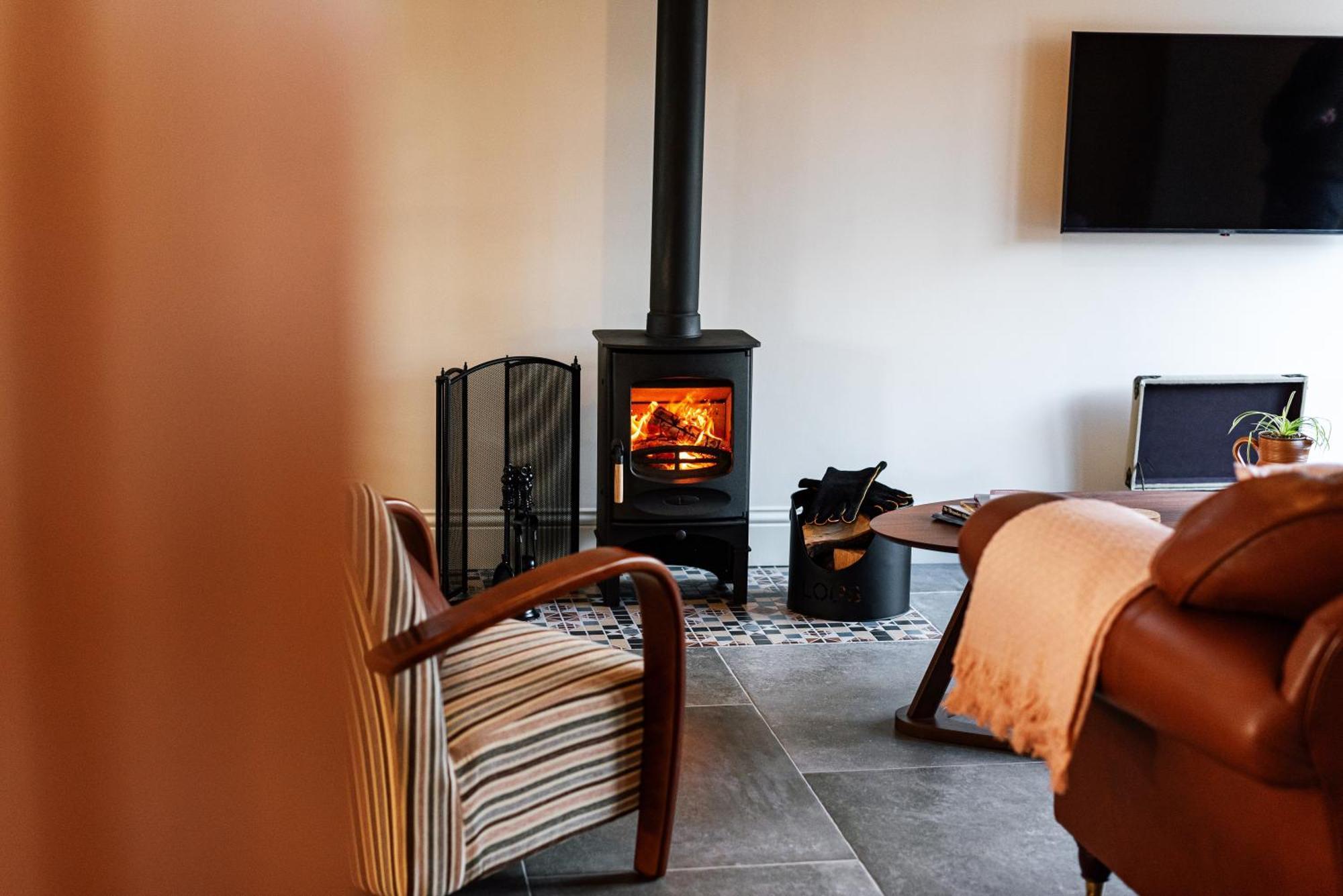 Pigeon House - Unique Barn With Private Garden, Hot Tub And Wood Burner Villa Shrewsbury Bagian luar foto